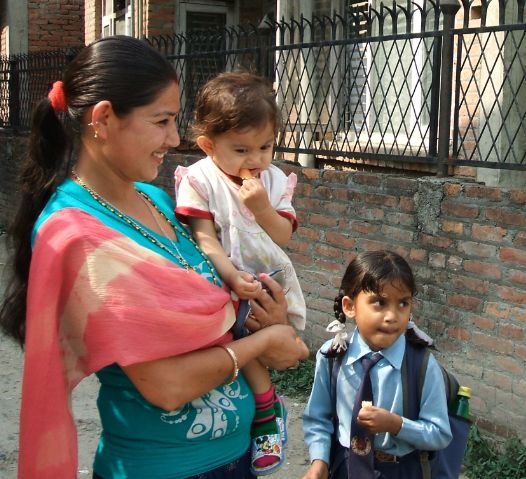 ネパール人女性は育児が楽チン ワンオペ育児とは無縁のネパール ネパールロリポップ