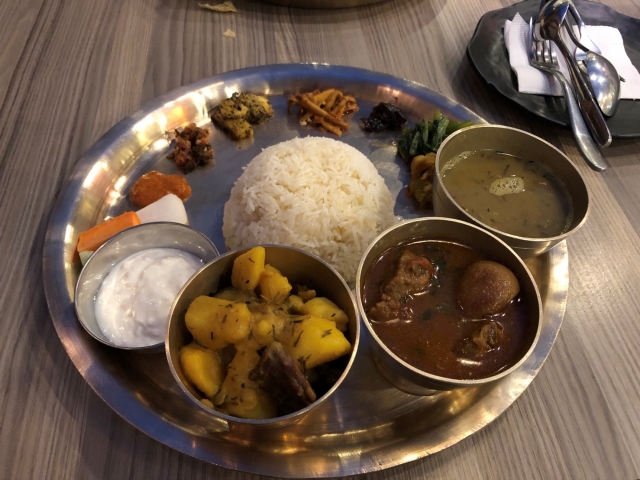 ネパールカレー食べ方